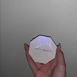 gently used fenty beauty trophy wife highlighter